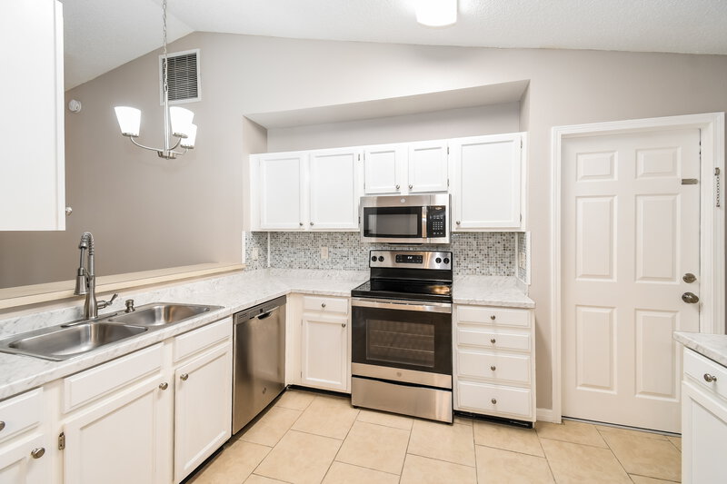 1,730/Mo, 9597 Villiers Dr N Jacksonville, FL 32221 Kitchen View 2