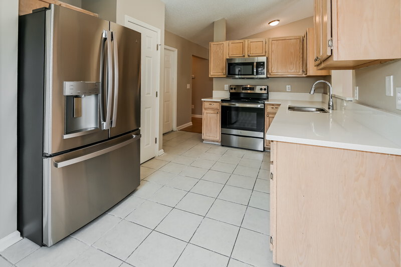 1,855/Mo, 7591 Cinnamon Tea Ct Jacksonville, FL 32244 Kitchen View 2