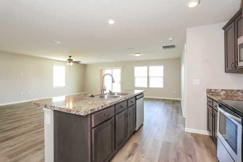 1,750/Mo, 6931 Sandle Dr Jacksonville, FL 32219 Kitchen View 4