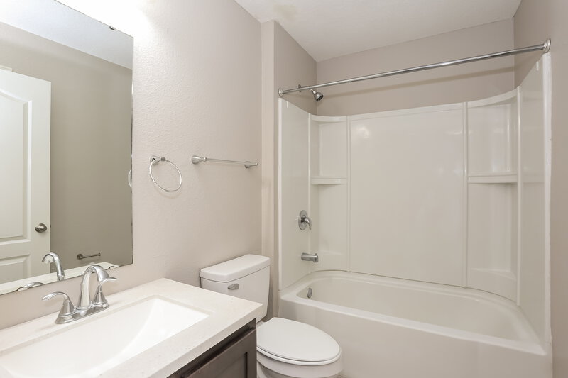 1,750/Mo, 6931 Sandle Dr Jacksonville, FL 32219 Bathroom View