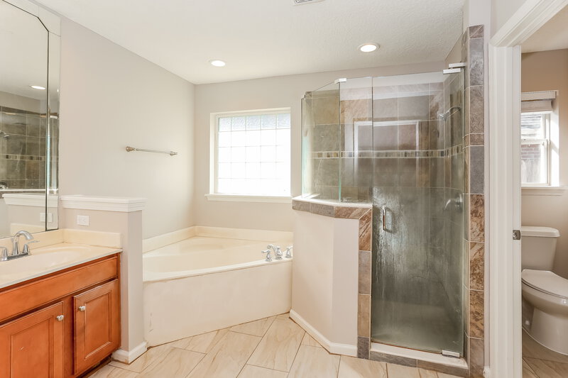 3,150/Mo, 3146 Wandering Oaks Dr Orange Park, FL 32065 Main Bathroom View 2