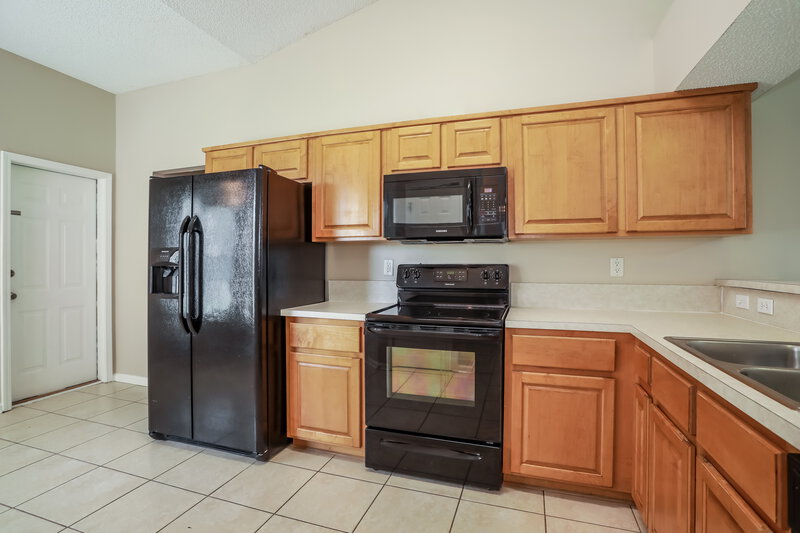 1,695/Mo, 3621 Arava Dr Green Cove Springs, FL 32043 Kitchen View 2