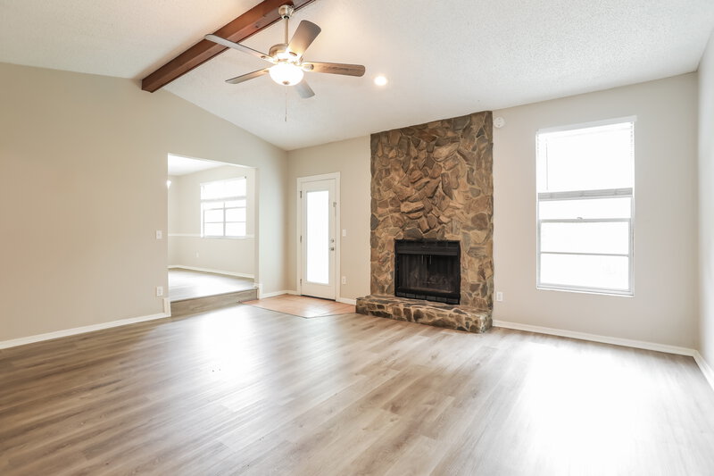 2,110/Mo, 3342 Laurel Grove N Jacksonville, FL 32223 Living Room View 3