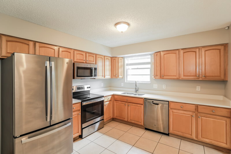2,110/Mo, 3342 Laurel Grove N Jacksonville, FL 32223 Kitchen View