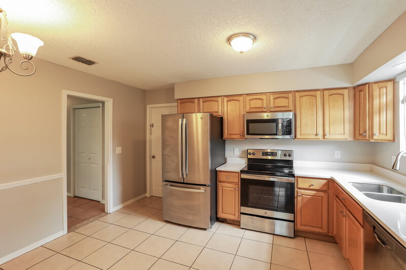 2,110/Mo, 3342 Laurel Grove N Jacksonville, FL 32223 Kitchen View 2