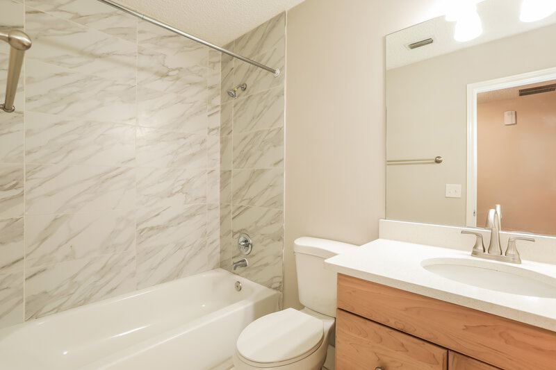 2,110/Mo, 3342 Laurel Grove N Jacksonville, FL 32223 Bathroom View