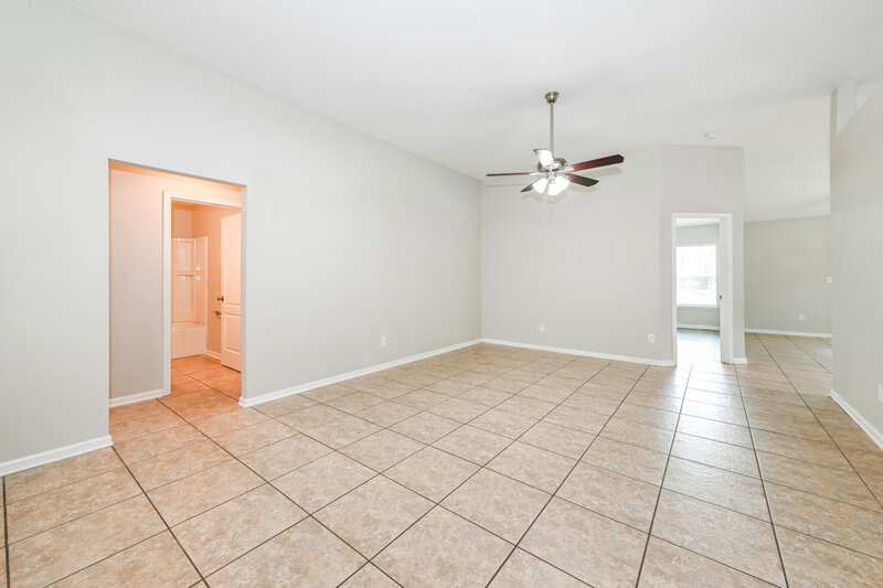 2,150/Mo, 4196 Great Falls Loop Middleburg, FL 32068 Living Room View
