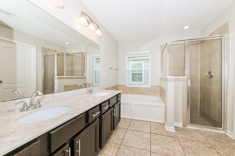 2,150/Mo, 4196 Great Falls Loop Middleburg, FL 32068 Main Bathroom View