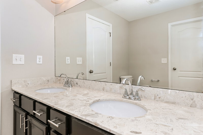 2,150/Mo, 4196 Great Falls Loop Middleburg, FL 32068 Main Bathroom View 2