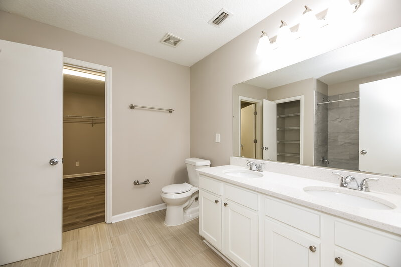 2,665/Mo, 12290 Lawson Creek Dr Jacksonville, FL 32218 Main Bathroom View