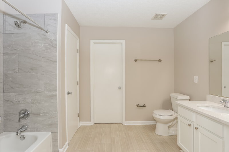 2,615/Mo, 12290 Lawson Creek Dr Jacksonville, FL 32218 Main Bathroom View