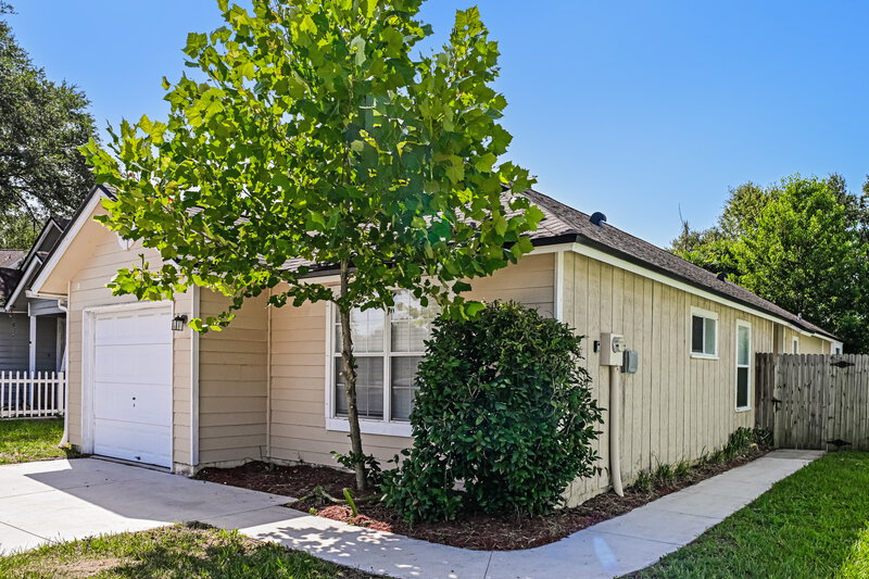 1,875/Mo, 8790 Townsquare Dr S Jacksonville, FL 32216 Front View