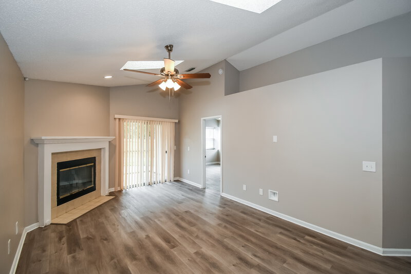 2,480/Mo, 8790 Townsquare Dr S Jacksonville, FL 32216 Living Room View 2