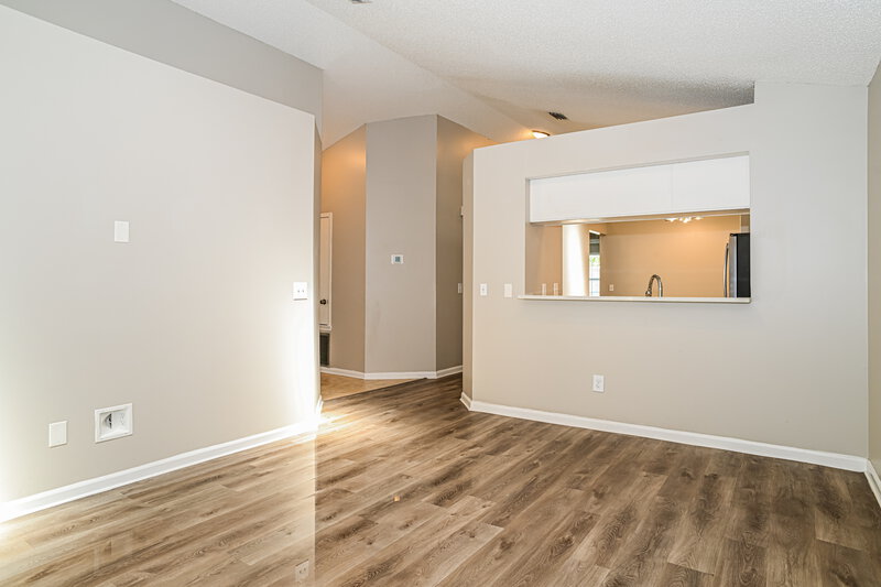 1,875/Mo, 8790 Townsquare Dr S Jacksonville, FL 32216 Living Room View