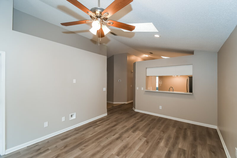 2,480/Mo, 8790 Townsquare Dr S Jacksonville, FL 32216 Living Room View 3