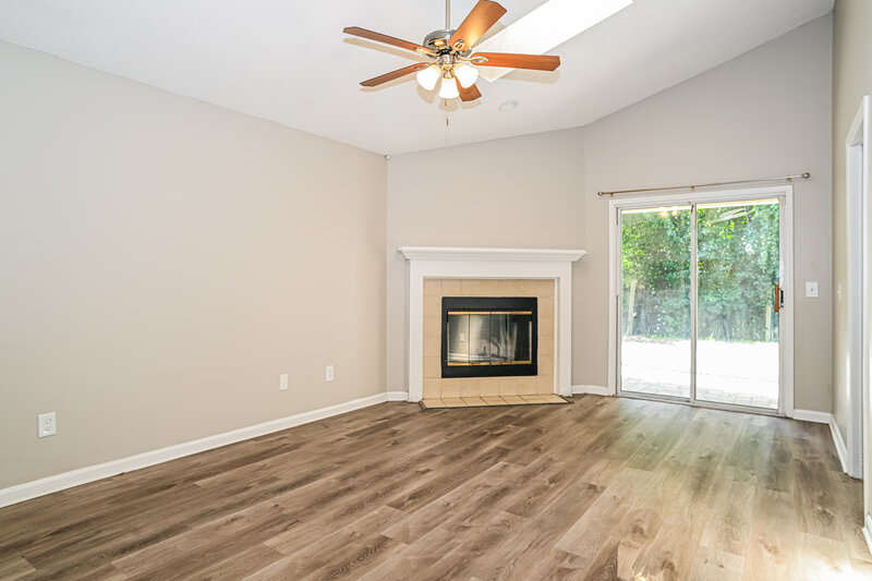 1,875/Mo, 8790 Townsquare Dr S Jacksonville, FL 32216 Living Room View 2