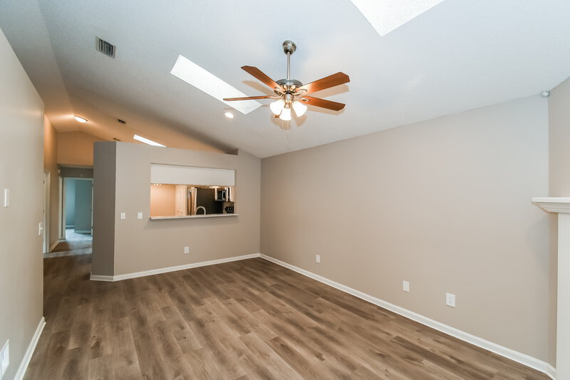 2,480/Mo, 8790 Townsquare Dr S Jacksonville, FL 32216 Living Room View 4