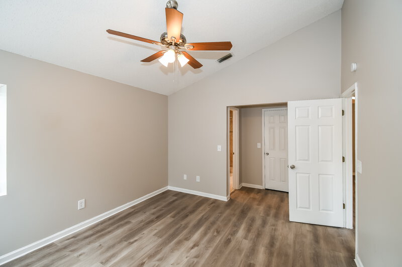 2,480/Mo, 8790 Townsquare Dr S Jacksonville, FL 32216 Main Bedroom View 2