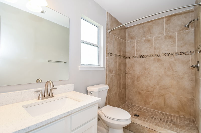 2,480/Mo, 8790 Townsquare Dr S Jacksonville, FL 32216 Main Bathroom View