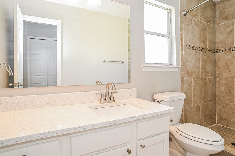 1,875/Mo, 8790 Townsquare Dr S Jacksonville, FL 32216 Main Bathroom View 2
