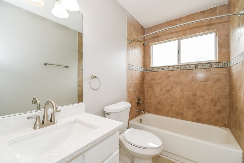 2,480/Mo, 8790 Townsquare Dr S Jacksonville, FL 32216 Bathroom View
