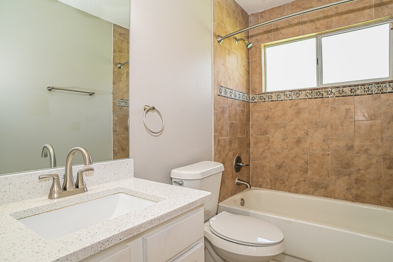 1,875/Mo, 8790 Townsquare Dr S Jacksonville, FL 32216 Bathroom View