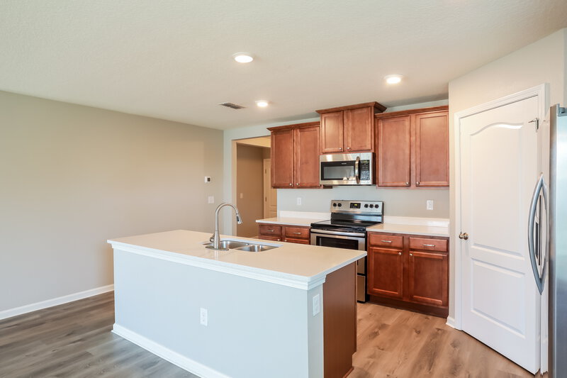 2,125/Mo, 2096 Pebble Point Dr Green Cove Springs, FL 32043 Kitchen View 2