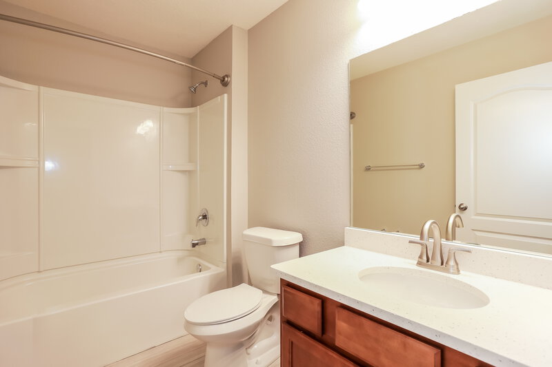 2,125/Mo, 2096 Pebble Point Dr Green Cove Springs, FL 32043 Bathroom View