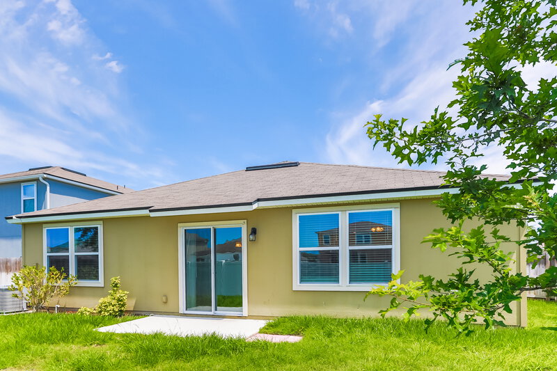 2,125/Mo, 2096 Pebble Point Dr Green Cove Springs, FL 32043 Rear View