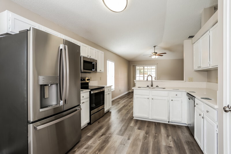 2,035/Mo, 1876 Harbor Island Dr Fleming Island, FL 32003 Kitchen View