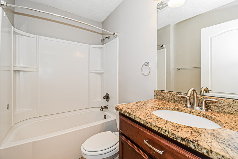 1,960/Mo, 4127 Sandhill Crane Terrace Middleburg, FL 32068 Bathroom View