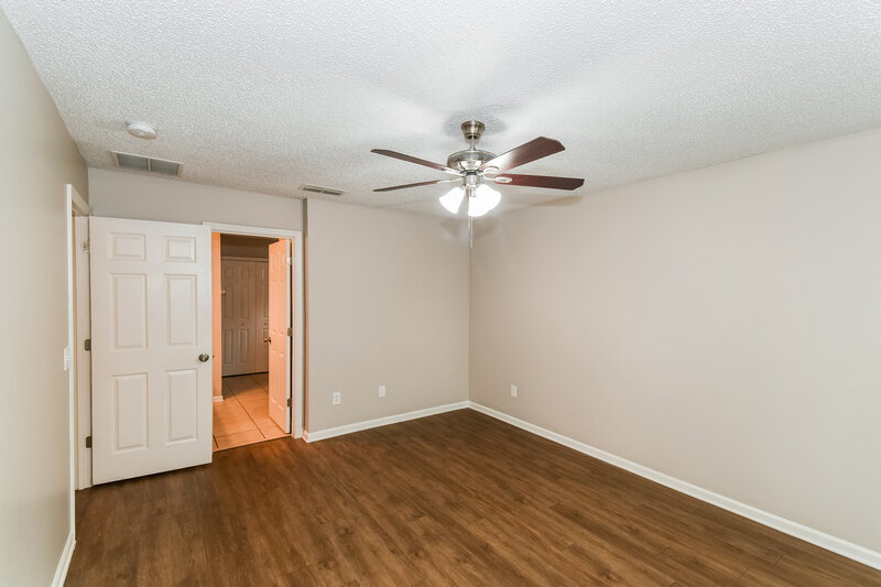 1,980/Mo, 8062 Welbeck Ln Jacksonville, FL 32244 Main Bedroom View 2