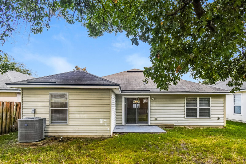 1,980/Mo, 8062 Welbeck Ln Jacksonville, FL 32244 Rear View