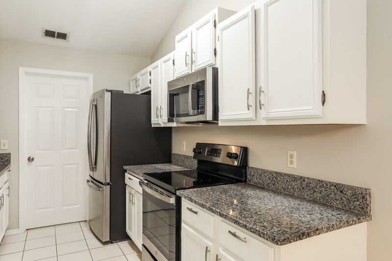 2,080/Mo, 5966 Lazy Meadow Ct Fleming Island, FL 32003 Kitchen View 2