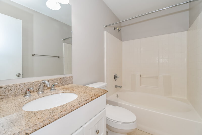 2,520/Mo, 11494 Kimberly Forest Dr Jacksonville, FL 32246 Main Bathroom View
