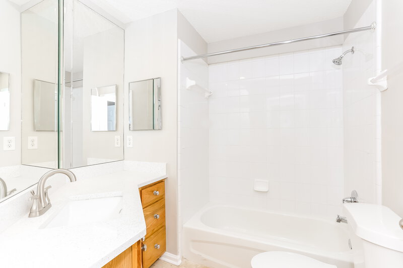 1,940/Mo, 6477 Winding Greens Dr Jacksonville, FL 32244 Bathroom View