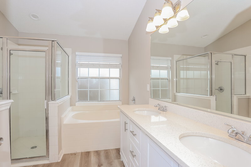 2,450/Mo, 540 N Bridgestone Ave Saint Johns, FL 32259 Main Bathroom View