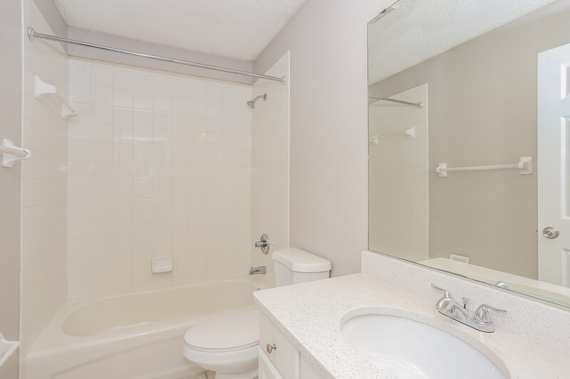 2,450/Mo, 540 N Bridgestone Ave Saint Johns, FL 32259 Bathroom View