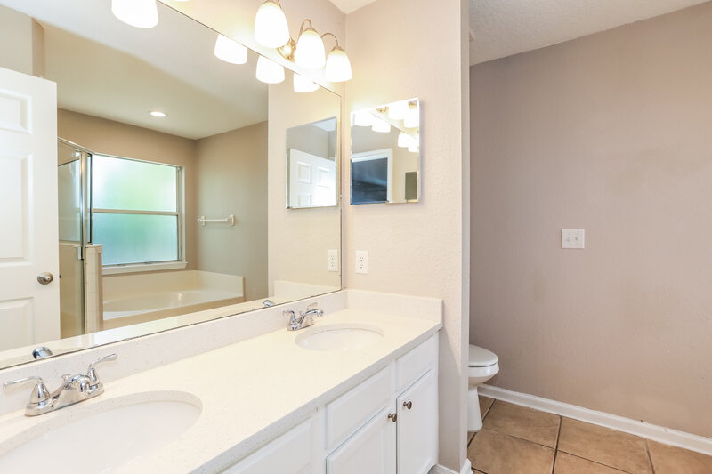 2,320/Mo, 1306 Ardmore St St Augustine, FL 32092 Main Bathroom View