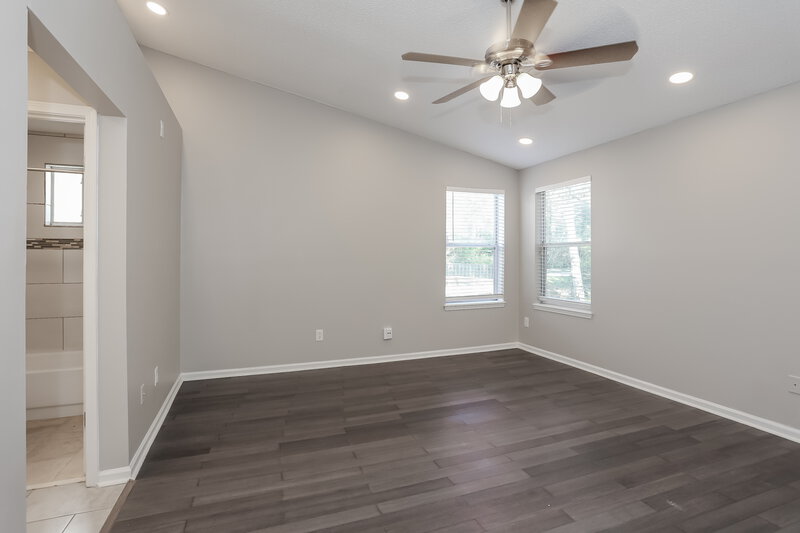 3,080/Mo, 7862 Aquarius Cir S Jacksonville, FL 32216 Main Bedroom View 2