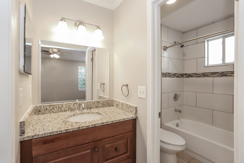 3,080/Mo, 7862 Aquarius Cir S Jacksonville, FL 32216 Main Bathroom View