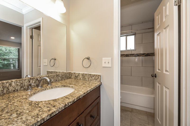 1,820/Mo, 7862 Aquarius Cir S Jacksonville, FL 32216 Main Bathroom View