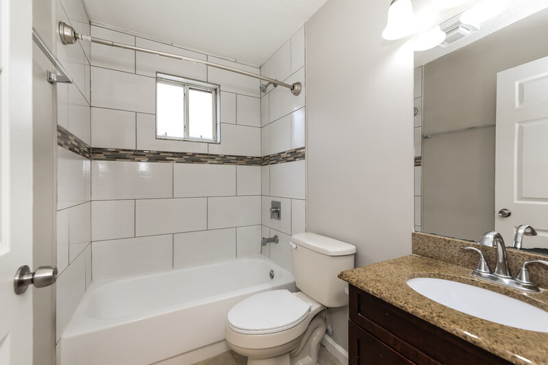 1,820/Mo, 7862 Aquarius Cir S Jacksonville, FL 32216 Main Bathroom View 2