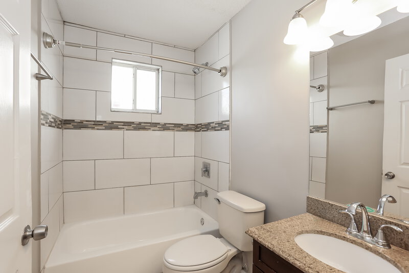3,080/Mo, 7862 Aquarius Cir S Jacksonville, FL 32216 Bathroom View