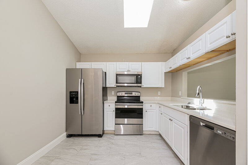 1,540/Mo, 2658 Malibu Cir Orange Park, FL 32065 Kitchen View