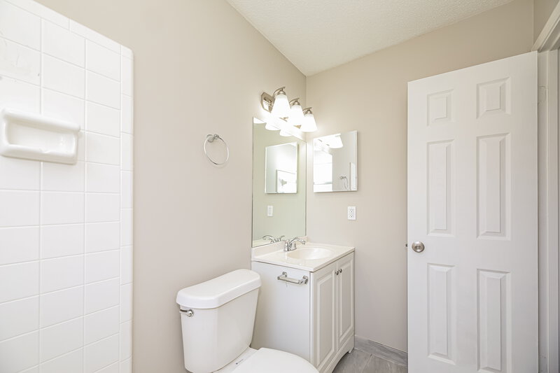 1,540/Mo, 2658 Malibu Cir Orange Park, FL 32065 Main Bathroom View