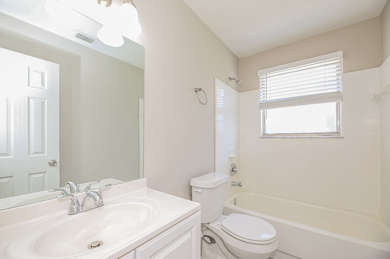 1,540/Mo, 2658 Malibu Cir Orange Park, FL 32065 Bathroom View