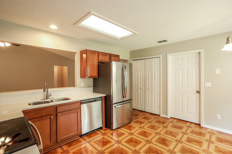 2,240/Mo, 1509 Maple Leaf Ln Fleming Island, FL 32003 Kitchen View 2