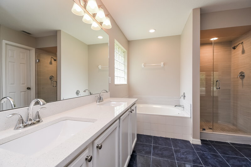 2,120/Mo, 1509 Maple Leaf Ln Fleming Island, FL 32003 Main Bathroom View