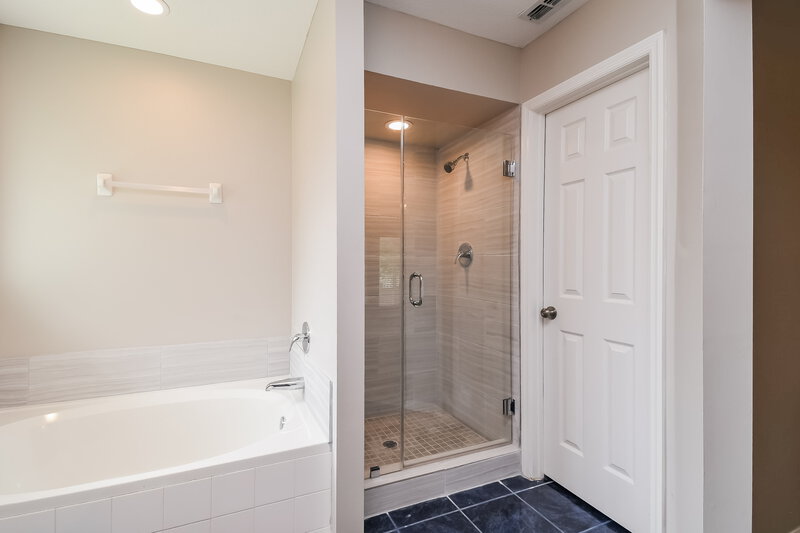 2,120/Mo, 1509 Maple Leaf Ln Fleming Island, FL 32003 Main Bathroom View 2